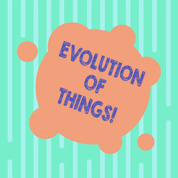 Word pisanie tekstu Evolution Of Things. Koncepcja biznesowa dla procesu stopniowej zmiany odbywa się za pośrednictwem analysisy pokolenia pusty zdeformowane kolor okrągły kształt z małych okręgów streszczenie zdjęcie. — Zdjęcie stockowe