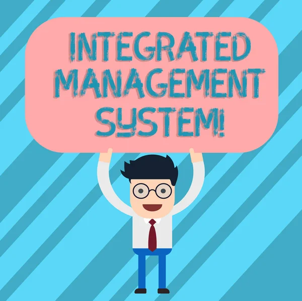 Word tekst intoetsen geïntegreerd managementsysteem. Businessconcept voor combineert alle onderdelen van een bedrijf in één Man Standing Holding boven zijn hoofd leeg rechthoekig gekleurde bord. — Stockfoto