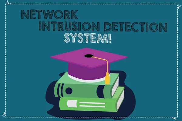 Scrittura di testo a mano Network Intrusion Detection System. Concetto significato Sicurezza sistemi multimediali Colore Graduazione Cappello con tappo accademico 3D nappa foto Riposo su libri . — Foto Stock