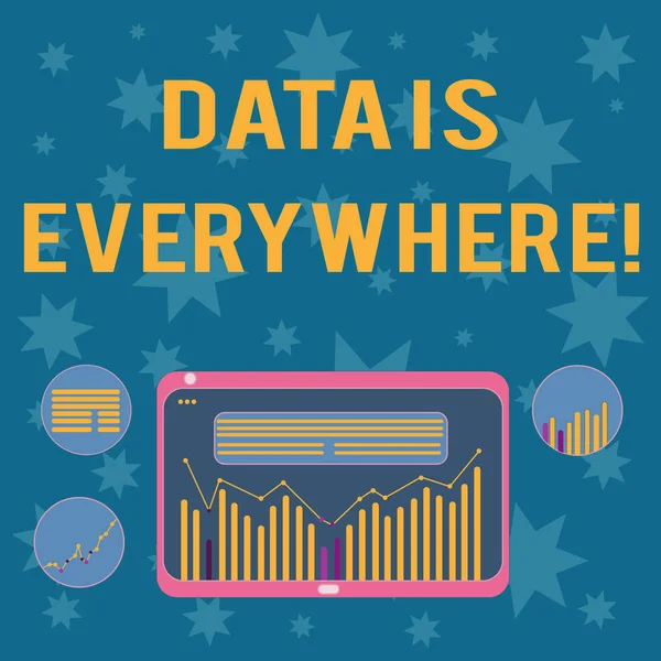 Het schrijven van nota tonen gegevens Is overal. Zakelijke foto presentatie rauw of ongeorganiseerde informatieformulier verwijzen voorwaarden idee digitale combinatie van kolom gegevens grafisch lijndiagram op Tablet PC-scherm. — Stockfoto