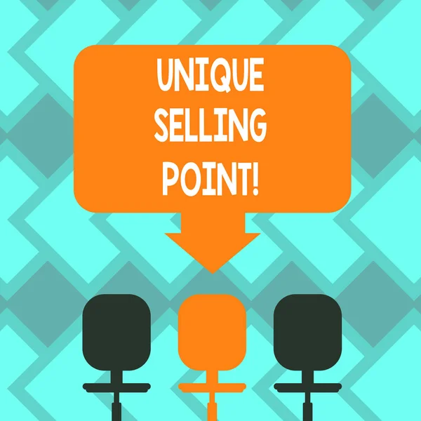 Tekst teken weergegeven: Unique Selling Point. Kenmerk van de conceptuele foto product dat het divers van ander merk lege ruimte kleur pijl wijst naar één van de drie draaibare stoelen-foto maakt. — Stockfoto