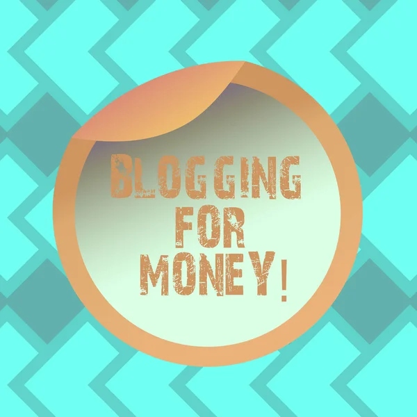Signo de texto mostrando Blogging For Money. Los bloggers de fotos conceptuales colocan anuncios en su sitio para obtener ganancias Embalaje de botellas Tapa en blanco Envase de cartón Cubierta de sello de lámina fácil de abrir . —  Fotos de Stock