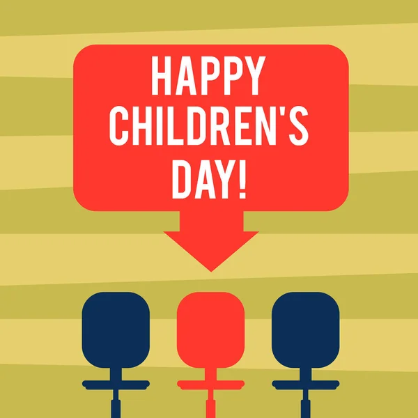 Tekst bord Happy Children S Day tonen. Conceptuele foto vaste datum gemaakt ter gelegenheid van de kinderen en plezier lege ruimte kleur pijl wijst naar een van de drie draaibare stoelen-foto. — Stockfoto