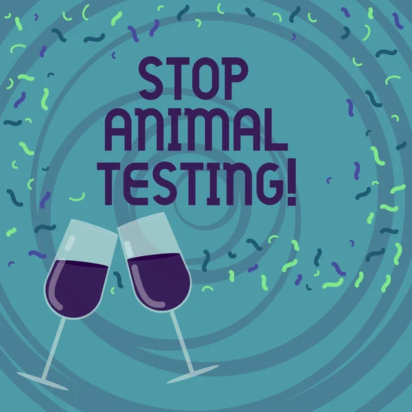 Почерк написания текста Stop Animal Testing. Концепция, означающая научный эксперимент, в котором живое животное подвергается насилию, наполненное бокалом вина, в честь празднования с разбросанной фотографией Конфетти . — стоковое фото