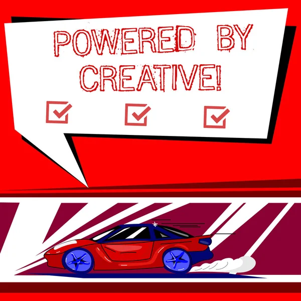 Segno di testo che mostra Powered By Creative. Foto concettuale caratterizzata da originalità di pensiero o inventiva Auto con icona Movimento Veloce e scarico fumo Bianco Colore Discorso Bolla . — Foto Stock