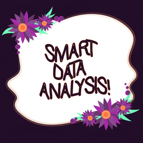 Konceptuella hand skriva visar Smart dataanalys. Business foto text samla in och analysera information för att fatta bättre beslut Blank färg form med blommor gränsen för kort inbjudan. — Stockfoto