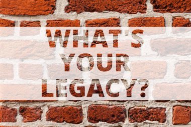 Ne S Your Legacy gösterilen Not yazma. Elle veya bir başka bir tuğla duvar sanat Graffiti motivasyonel arama duvarda yazılı gibi gösteren üzerinden iletilen hediye vitrine iş fotoğraf.
