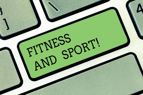 Word tekst intoetsen Fitness en Sport. Bedrijfsconcept voor voorwaarde dat fysiek fit en gezond op goede manier toets op het toetsenbord te willen maken van computer bericht op idee van het toetsenbord te drukken. — Stockfoto