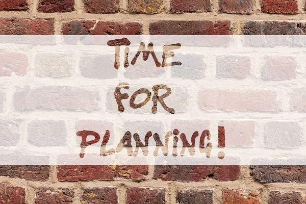 Escrevendo nota mostrando Tempo para Planejamento. Foto de negócios mostrando o momento certo para o processo de fazer planos para algo Brick Wall arte como Graffiti chamada motivacional escrito na parede . — Fotografia de Stock