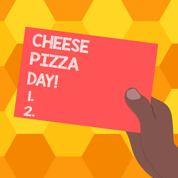 Tekst pisma Cheese Pizza Day. Koncepcja, że znaczenie daty zaczął Grecy pokryte chleb ziołowy oleje i ser analizy Hu wyciągnąć rękę trzymając prezentacji puste kolor papieru karton zdjęcie. — Zdjęcie stockowe