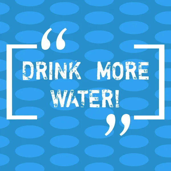 Tekst pisma pić więcej wody. Koncepcja znaczenie wzrost ilości wody pitnej wymagane różni się od codziennego kolumn z małych kolor owalny kształt geometryczny wzór bezszwowe powtarzaniu. — Zdjęcie stockowe