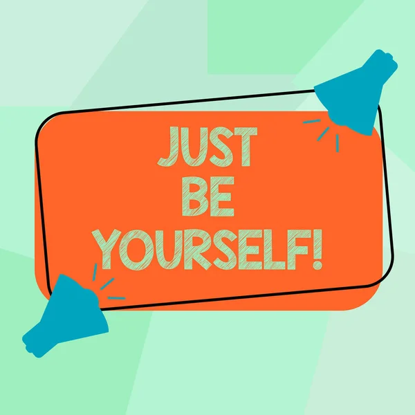 Conceptuele hand schrijven weergegeven: Just Be Yourself. Zakelijke foto tekst authentiek uitnodiging om echt gratis in eigen identiteit twee megafoon met geluidspictogram op kleur geschetst rechthoekige vorm. — Stockfoto