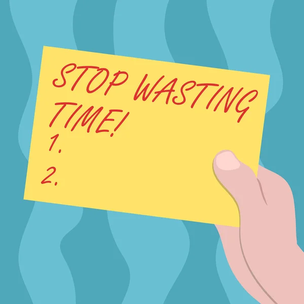 Escrita conceitual mostrando Stop Wasting Time. Texto de foto de negócios fazendo algo que desnecessário não produz benefício análise Hu desenhado mão segurando em branco cor papel papelão . — Fotografia de Stock