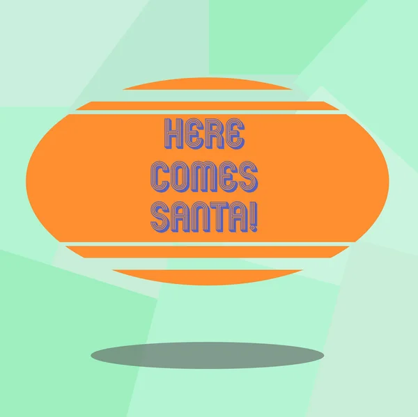 Escritura manual conceptual que muestra Here Comes Santa. Texto de la foto comercial Canción navideña escrita e interpretada por Gene Autry Color en blanco Forma ovalada con franja horizontal Flotante y sombra . —  Fotos de Stock