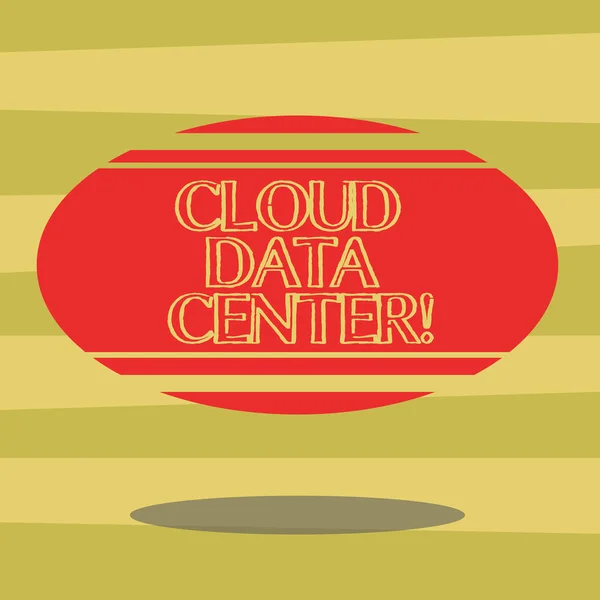 Signo de texto que muestra Cloud Data Center. Foto conceptual fuera de la computación de forma premisa que almacena datos en Internet Forma Ovalada de Color en Blanco con Franja Horizontal Foto Flotante y Sombra . — Foto de Stock