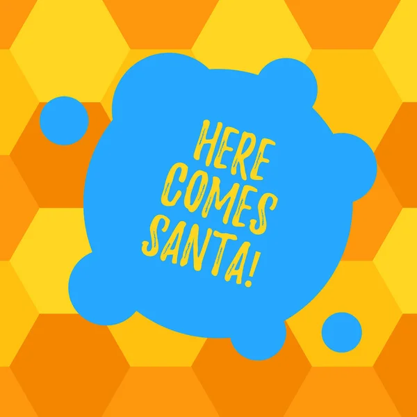 A kézírás szöveg itt jön Santa. Koncepció, azaz karácsonyi dalt írt, és végre Gene Autry üres deformált színes kör alakú kis körök absztrakt fotó. — Stock Fotó