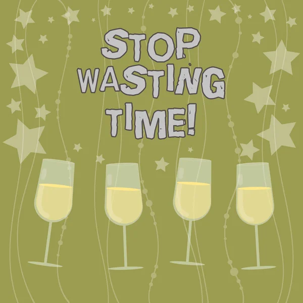 Signo de texto que muestra Stop Wasting Time. Foto conceptual haciendo algo que innecesario no produce beneficio Lleno copas de vino de cóctel con estrellas dispersas como Confetti Stemware . — Foto de Stock