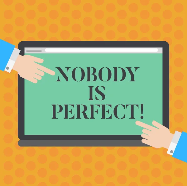 Escribiendo una nota que muestra que Nadie es Perfecto. Exhibición de fotos de negocios solía decir que todo el mundo comete errores, incluso usted Análisis de Hu Manos Señalando en una pantalla de tableta en color en blanco . — Foto de Stock