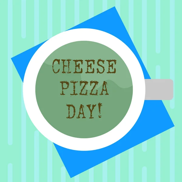 Texte textuel Cheese Pizza Day. Concept d'entreprise pour la date de début Grecs pain recouvert d'huiles herbes et fromage Top View of Drinking Cup Rempli de boisson sur papier couleur photo . — Photo