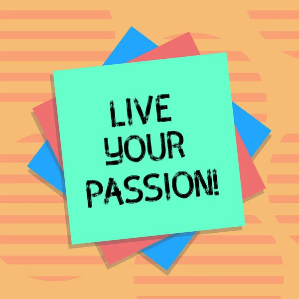 Word pisanie tekstu Live swój Passion. Koncepcja biznesowa dla robi coś kochasz, nie uważasz pracę wielu warstw z puste arkusze kolor papieru karton zdjęcie z cienia. — Zdjęcie stockowe