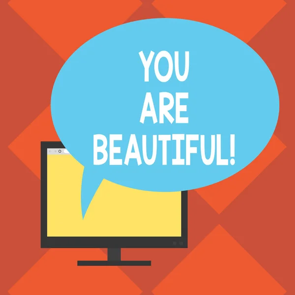 Tekst pisma ręcznego, jesteś piękna. Znaczenie pojęcia dziewczyna mówi, że ona ma dobry patrząc od zewnątrz zamontowany komputer Monitor pusty ekran z owalne koloru dymek. — Zdjęcie stockowe