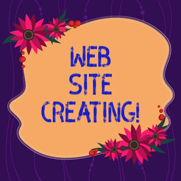 A kézírás szöveg írása a webhely létrehozása. Koncepció, ami azt jelenti, hozzon létre a webhely elrendezését a tartalom-előállítás és a grafikai design üres egyenetlen színes alakú virágok szegéllyel kártyák pályázati hirdetések. — Stock Fotó
