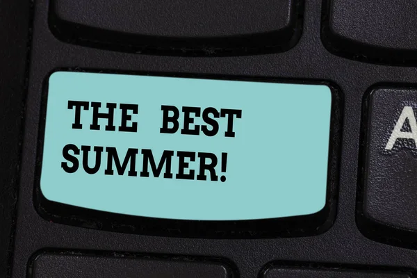 Texto de caligrafia The Best Summer. Conceito significado Grande época ensolarada do ano emocionante férias Teclado chave Intenção de criar mensagem de computador pressionando ideia teclado . — Fotografia de Stock