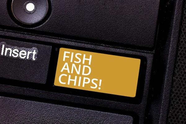Konzeptionelle Handschrift, die Fish and Chips zeigt. business photo text Meeresfrüchte mit Pommes typische Lebensmittelform Vereinigtes Königreich Tastatur Schlüssel Absicht, Computer-Nachricht Idee zu erstellen. — Stockfoto