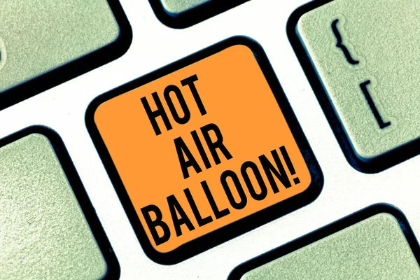Sıcak hava balonu gösterilen metin işareti. Kavramsal fotoğraf içine bir yolculuk var bir sepet uçuş roanalysistic gezi klavye tuşu basarak tuş takımı fikir bilgisayar ileti oluşturmak için niyet. — Stok fotoğraf