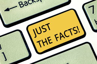 Sadece gerçekler yazma el yazısı metin. Bir olay bilgi klavye tuşuna basarak tuş takımı fikir bilgisayar ileti oluşturmak için niyet de gerçeği bulmak için kanıtlar vermek anlamına gelir kavramı.