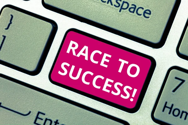 Концептуальный почерк, показывающий гонку к успеху. Конкурс для успешного развития бизнеса Клавиатура Намерение создать идею компьютерного сообщения . — стоковое фото