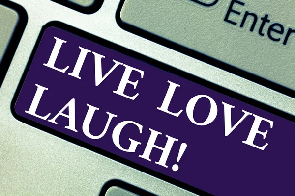 Szöveg írása Word élő szeretet nevetni. Üzleti koncepció inspirált pozitív élvezni a napot, jó humor billentyű szándékát, hogy hozzon létre a számítógép üzenetet, nyomja meg a billentyűzet ötlet nevetve. — Stock Fotó