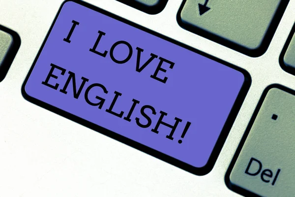 Conceptuele hand schrijven waarin ik Engelse liefde. Zakelijke foto presentatie om genegenheid voor internationale taal grammatica toetsenbordtoets willen maken van computer bericht idee. — Stockfoto