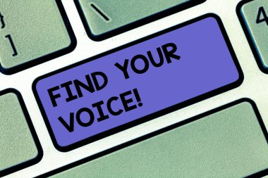 El yazısı metin bul Your Voice. Hızlı kendini klavye tuşuna basarak tuş takımı fikir bilgisayar ileti oluşturmak için niyeti konuşmak için bir yazar olarak edememek kavram anlam.