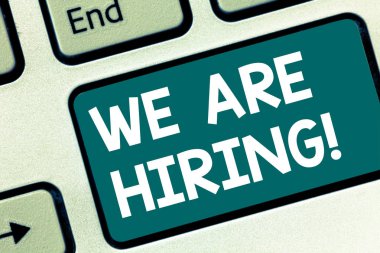 Çoğu işe yazma el yazısı metin. Tuşuna basarak tuş takımı fikir bilgisayar ileti oluşturmak için niyet birine gelecekte şirket için belirli bir işi yapmak için para anlam kavramı klavye.