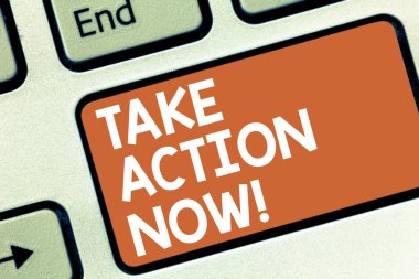 Kavramsal el eylem şimdi al gösterilen yazma. Birine iyi perforanalysisce teşvik klavye tuşu bilgisayar ileti fikir oluşturmak için niyet yapıyor başlatmak için teklif vitrine iş fotoğraf.