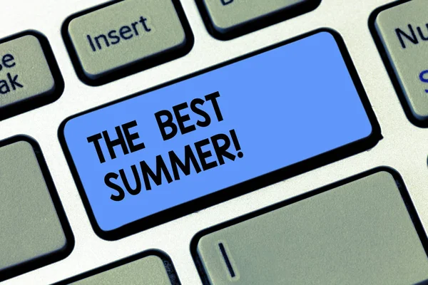 概念的な手書きの最高の夏を示します。写真ビジネス本文の素晴らしい日当たりの良いシーズン休暇時間キーボードのキー メッセージをアイデアのコンピューターを作成する意図をエキサイティングな年の. — ストック写真