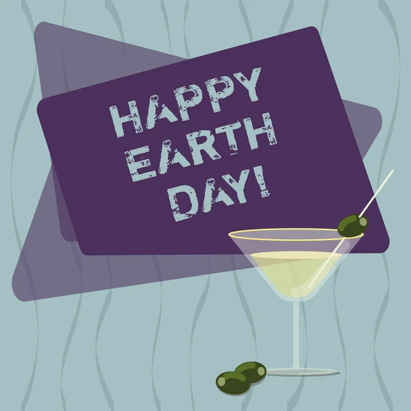 Scrittura concettuale a mano che mostra Happy Earth Day. Business photo text Celebrazione mondiale dell'ecologia conservazione dell'ambiente Cocktail Riempito bicchiere di vino con olive sul bordo Text Space . — Foto Stock