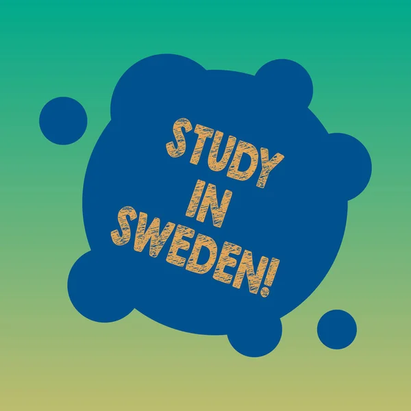 Texto escrito à mão Study In Sweden. Conceito que significa Viajar para o país europeu para fins educacionais Forma redonda de cor deformada em branco com pequenos círculos Foto abstrata . — Fotografia de Stock