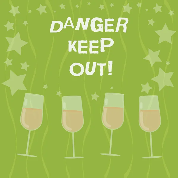 Texto de escritura de palabras Danger Keep Out. Concepto de negocio para Advertencia estar alerta mantenerse alejado de este signo de seguridad punto lleno copas de vino de cóctel con estrellas dispersas como Confetti Stemware . — Foto de Stock