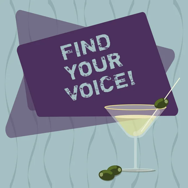 概念手工书写显示找到你的声音。商务照片文本能够表达自己作为一个作家发言填充鸡尾酒葡萄酒玻璃与橄榄在环文本空间. — 图库照片
