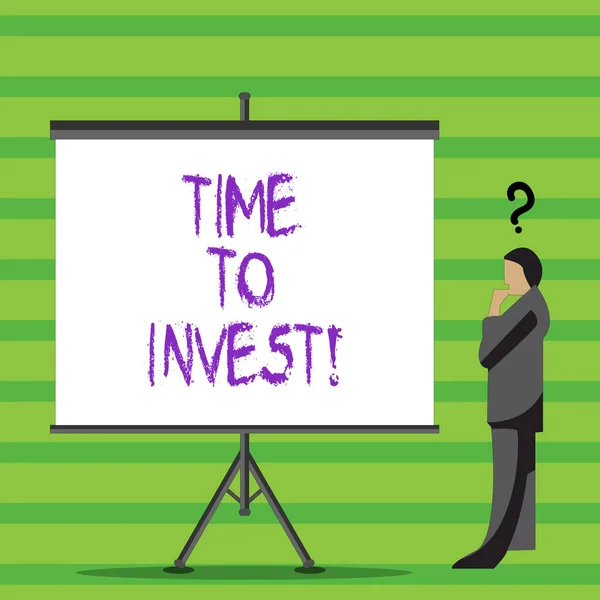 Escrevendo uma nota mostrando Time To Invest. Foto de negócios mostrando Criação de capital capaz de produzir outros bens . — Fotografia de Stock