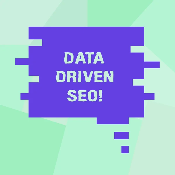 Conceptuele hand schrijven van Data Driven Seo tonen. Zakelijke foto presentatie van zoekmachine optimalisatie strategieën website marketing tekstballon in de vorm van stuk puzzel voor presentatie advertenties. — Stockfoto