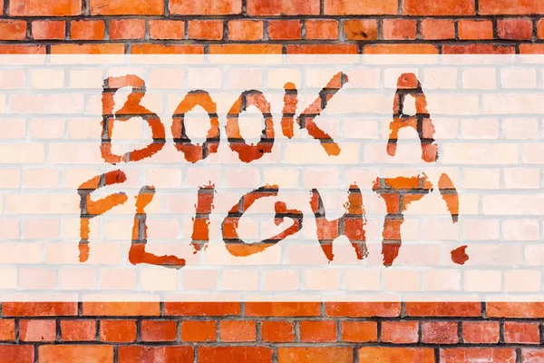 Schreibnotiz, die einen Flug zeigt. Business-Foto präsentiert Kauf Tickets für eine Reise mit dem Flugzeug planen Urlaub Ziegelwand Kunst wie Graffiti Motivationsaufruf an die Wand geschrieben. — Stockfoto