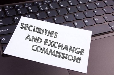 Menkul Kıymetler ve Borsa Komisyonu gösterilen metin işareti. Kavramsal fotoğraf Emanet alışverişi komisyonları mali