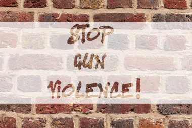 Bırak silahı şiddet gösterilen not yazma. Tehlike vitrine iş fotoğraf duvarda yazılı Graffiti motivasyonel arama gibi silah ateşli silah veya küçük kol tuğla duvar resmi kullanımı ile kararlı yaptı.