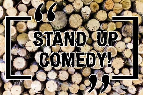 Texto de escritura de palabras Stand Up Comedy. Concepto de negocio para comediante hablando delante de público en vivo Fondo de madera vintage madera salvaje mensaje ideas intenciones pensamientos . —  Fotos de Stock