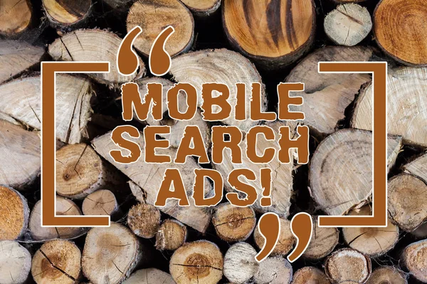 Ordet skriva text Mobile sökannonser. Affärsidé för annons som kan visas på webbsidor och appar visas på telefonen trä bakgrund vintage trä vilda meddelande idéer avsikter tankar. — Stockfoto