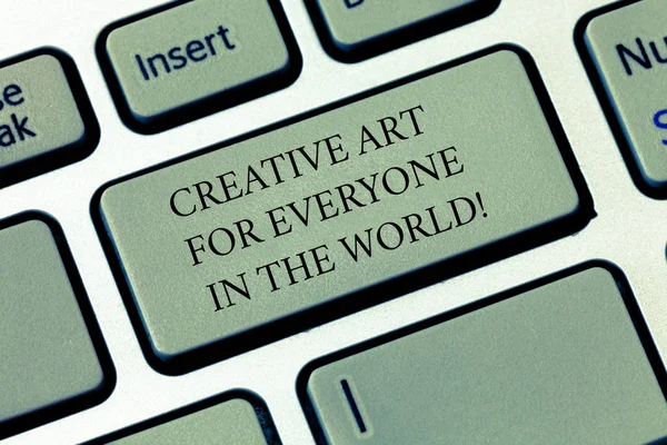 Scrivere una nota che mostra arte creativa per tutti nel mondo. Business photo showcase Diffondere la creatività ad altri Tastiera chiave Intenzione di creare messaggio del computer premendo idea tastiera . — Foto Stock