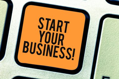 Kavramsal el iş başlatmak gösterilen yazma. İş fotoğraf vitrine girişimci organize küçük kuruluş Startups klavye tuşu bilgisayar ileti fikir oluşturmak için niyet.
